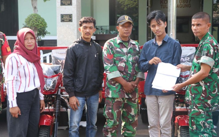 Penyerahan kendaraan operasional KDKMP