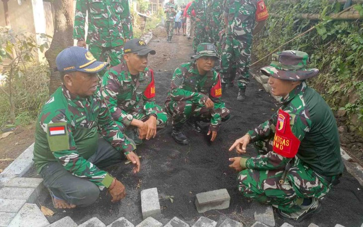 Dansatgas TMMD Ke-128 Kodim 0820/Probolinggo Letkol Inf Ribut Yodo Apriantono
