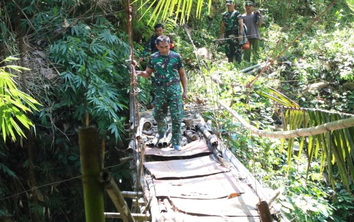 Pengerjaan pemasangan pipanigasi air bersih
