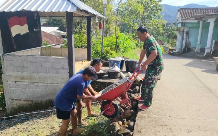 Kerja bakti pelebaran jalan