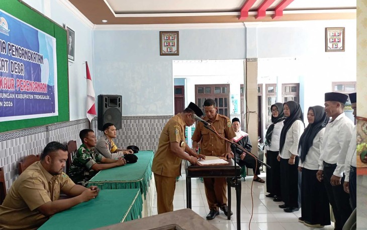 Pelantikan perangkat desa