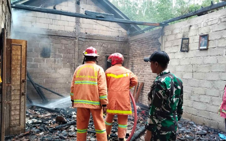 Bantu evakuasi dan padamkan kebakaran