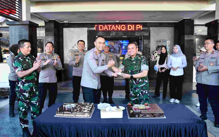 Danrem 083/Bdj Kolonel Inf Wahyu Ramadhanus Suryawan bersama Kapolresta Malang Kota Kombes Pol Putu Kholis Aryana saat Hari Bhayangkara ke-80, Rabu (1/7)