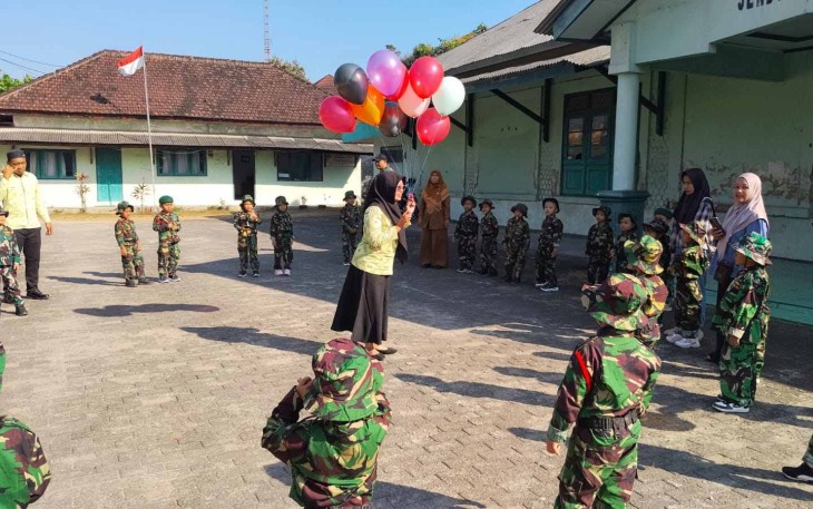 Ketua Persit KCK Cab. XV Latih Kekompakan