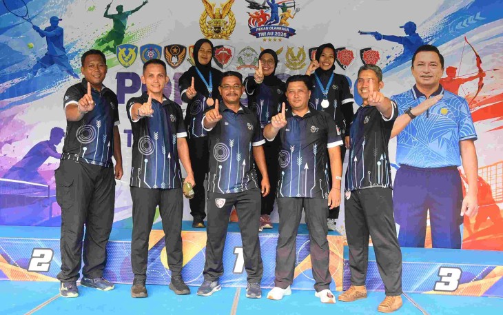 Personel lanud husein sastranegara 