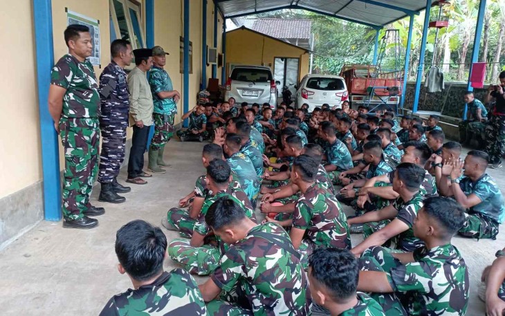 Bati Bhakti TNI Siter memberikan pengarahan satgas TMMD ke-129