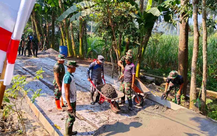 Pengecoran jalan dusun Lembenah