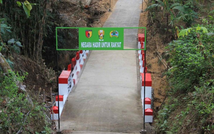 Jembatan Garuda Armco Desa Tegaren Kabupaten Trenggalek