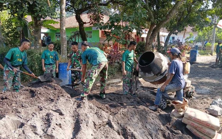Pembuatan adonan rabat beton