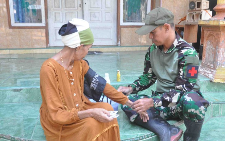 Pemeriksaan kesehatan warga Dusun Lembenah