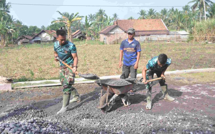 Prada Dika Arya Angkut Material 