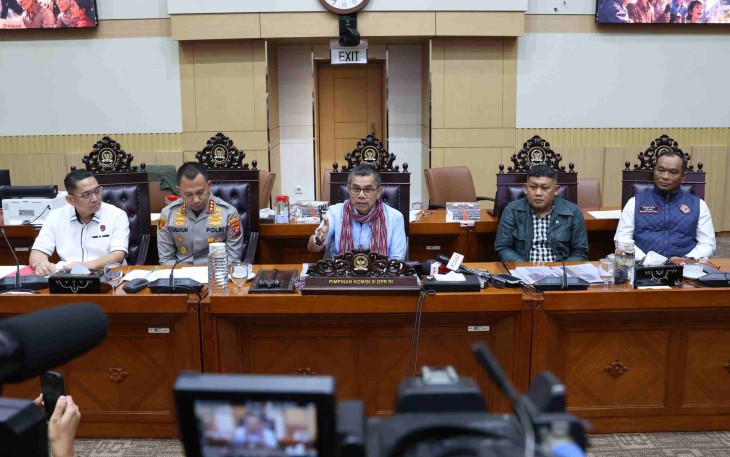 Anggota Komisi III DPR RI, Hinca Panjaitan, dalam konferensi pers selepas RDPU, di Gedung Nusantara II, DPR RI, Senayan, Jakarta, Selasa (11/8/2026) 