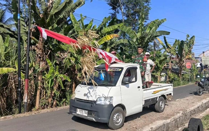 Pemasangan umbul-umbul penutupan TMMD