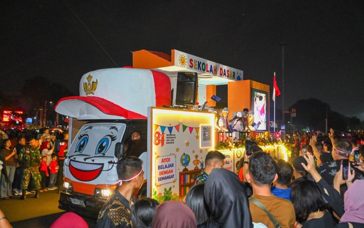 Kendaraan Kemendikdasmen dalam Karnaval Nusantara di Jakarta