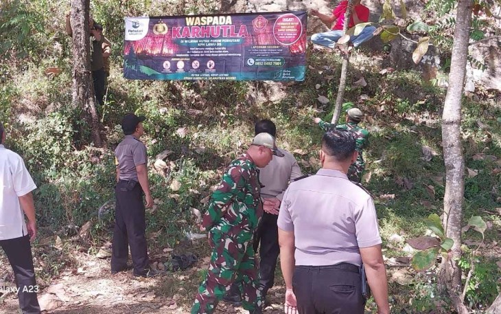 Sosialisasi dengan spanduk cegah karhutla