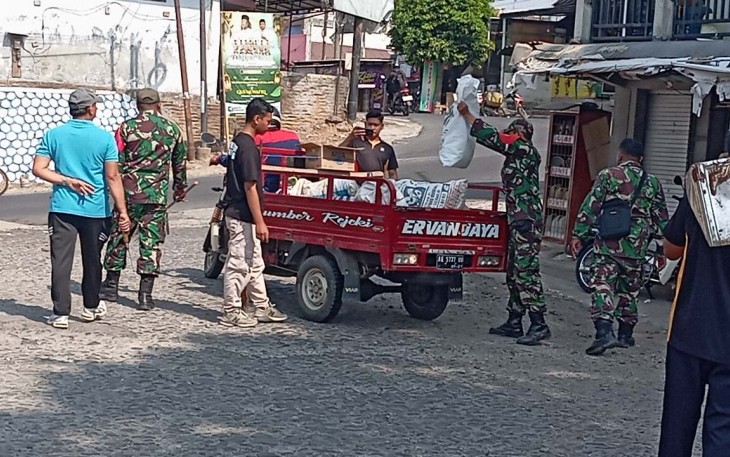 Pembersihan sampah di wilayah