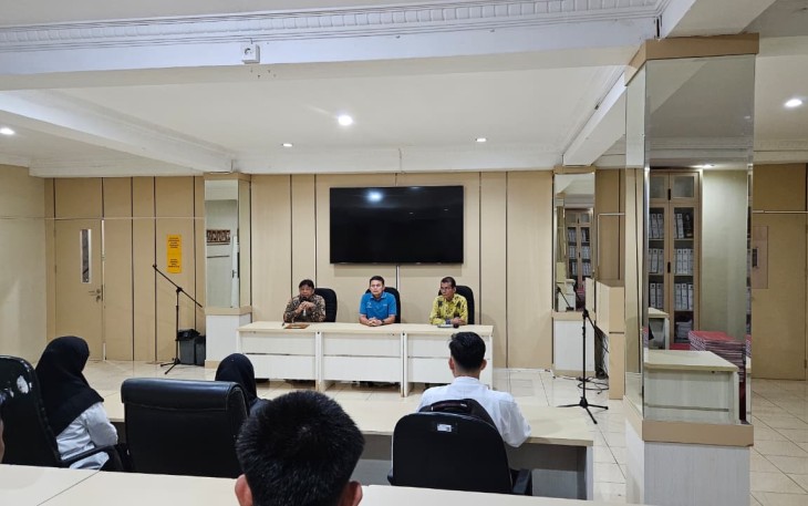 Rapat pengadaan jasa outsourcing PT Padang