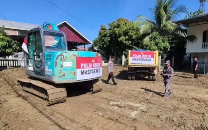 Alat berat bantuan Kapolri 