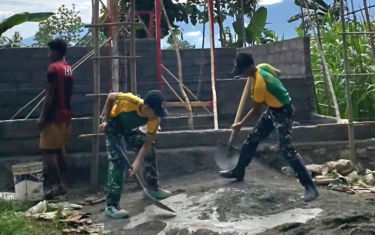 Pos Turiskain Renovasi Rumah Warga Maumutin