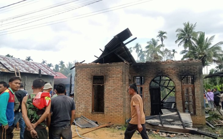 Ketiadaan Pemadam Kebakaran Dua Rumah Hangus Terbakar di Kecamatan Duo Koto 
