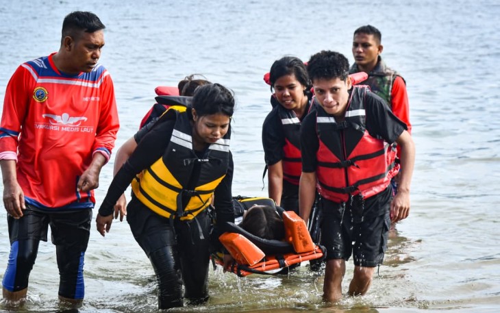 Pelatihan Evakuasi Medis Laut Mahasiswa STIKes Pasapua Ambon