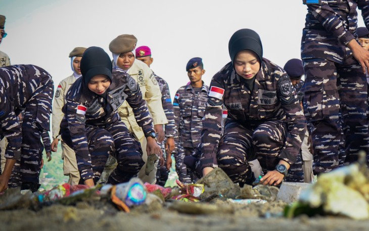 Kodaeral IX Gelar Aksi Bersih Pantai Teluk Dalam Ambon