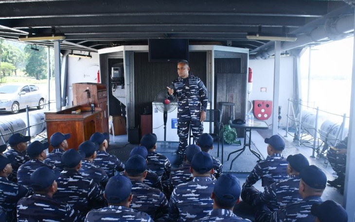 Wadan Kodaeral IX Bekali Prajurit KRI Kerapu-812 Sebelum Bertolak ke Surabaya