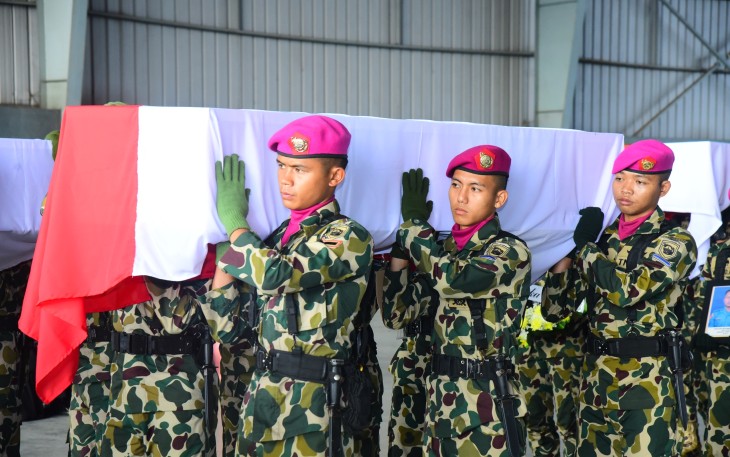 Panglima Korps Marinir (Pangkormar) Letnan Jenderal TNI (Mar) Dr. Endi Supardi kembali memimpin upacara persemayaman dan pelepasan empat jenazah
