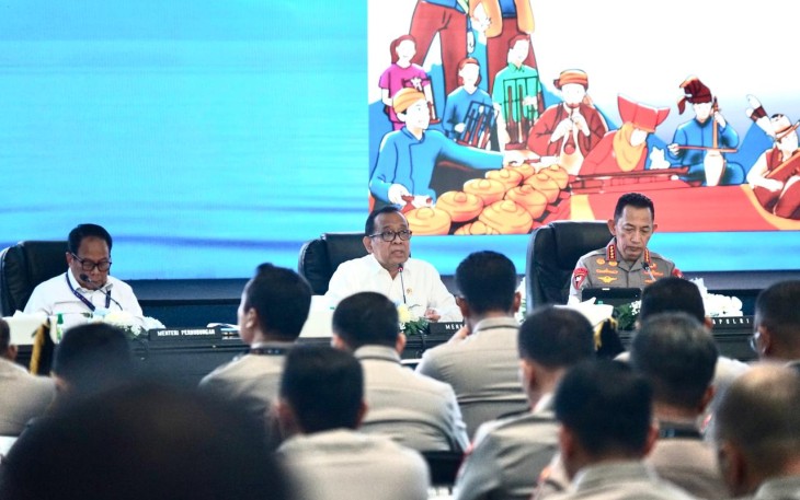 Menko PMK Pratikno saat rakor persiapan idulfitri di STIK, Jakarta, Selasa (2/3)