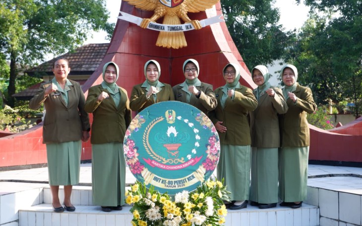 HUT ke-80 KCK ziarah TMP Bunga Bangsa