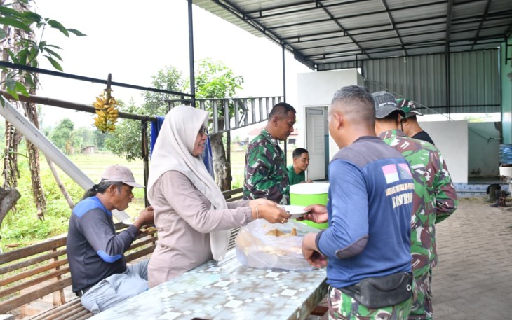 Peran serta kaum ibu dukung pembangunan jembatan perintis garuda 