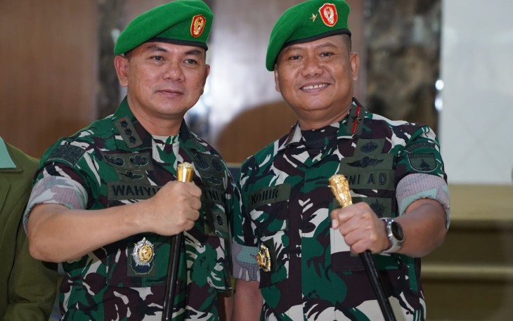 Kolonel Inf Wahyu Ramadhanus bersama Brigjen TNI Kohir usai sertijab di Makodam V Brawijaya, Jum'at (10/4)