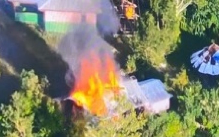 Rumah Warga di Kampung Muara Distrik Pogoma saat terbakar