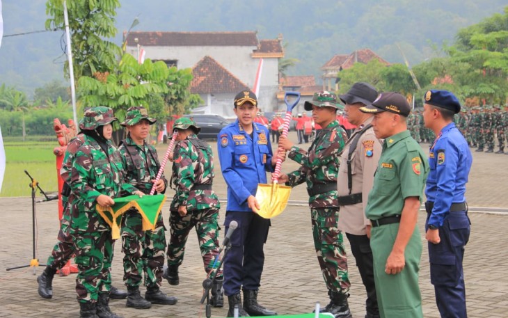 Pembukaan TMMD ke-128 Kodim 0806/Trenggalek, Rabu (22/4)