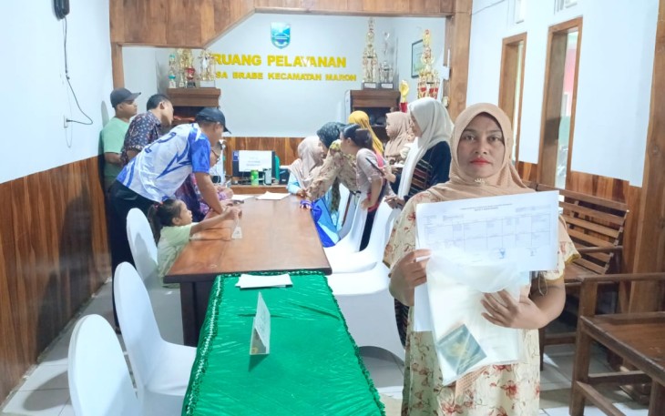 Antusias warga mendapatkan pelayanan Dispendukcapil