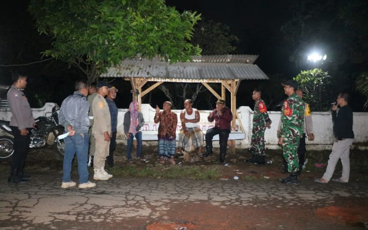 Patroli Malam Muspika Maron Bersama Satgas TMMD