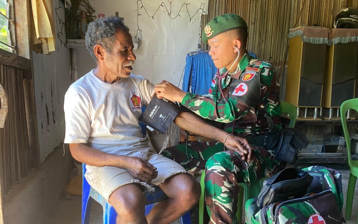 Yonarmed 12 Kostrad Hadirkan Layanan Kesehatan Gratis untuk Warga Perbatasan di Dafala