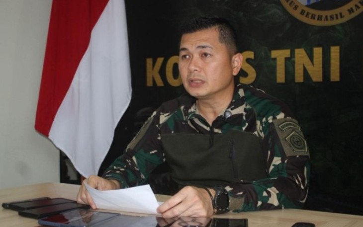 Kapen Koops TNI Habema Letkol Inf M. Wirya Arthadiguna memberikan keterangan terkait insiden ledakan di luar lingkungan Gereja Stasi Santo Paulus Nabuni, Distrik Agisiga, Kabupaten Intan Jaya, Papua Tengah, Minggu (17/5/26). (Pen Koops TNI Habema)