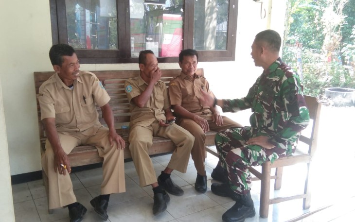 Komsos bersama aparat desa