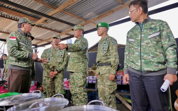 Wapang TNI Dampingi Menhan RI Tinjau Yonif TP 808/Mbaham Matta di Papua Barat