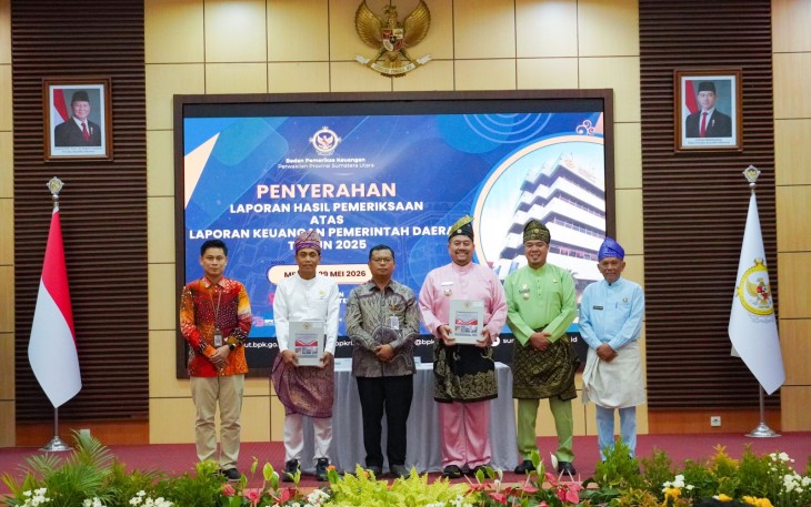 Bupati Batu Bara Terima Penghargaan