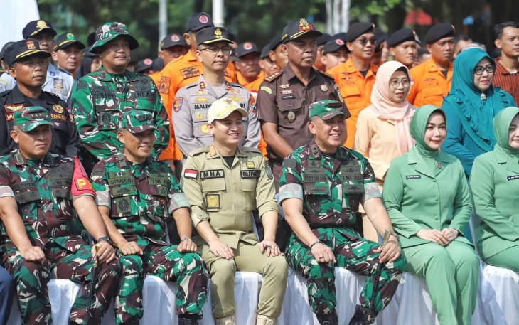 Bupati Trenggalek, Mochamad Nur Arifin, saat menghadiri Upacara penutupan TMMD ke128 tahun 2026, di Alon - Alon Trenggalek, Kamis (21/5/2026)