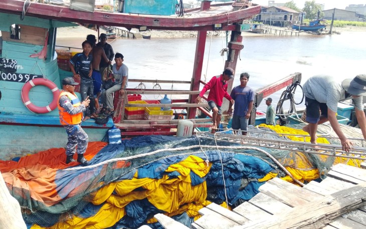 TNI AL Evakuasi Kapal Ikan Tenggelam di Perairan Tanjung Api
