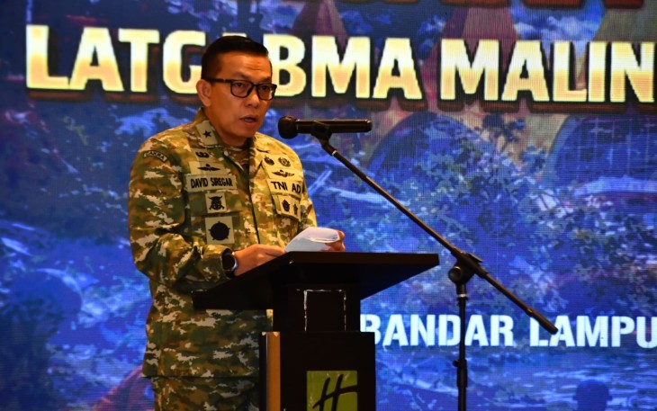 Tentara Nasional Indonesia (TNI) bersama Angkatan Bersenjata Malaysia (ATM) secara resmi menggelar Latihan Gabungan Bersama (Latgabma) Malaysia-Indonesia (Malindo) Darat Samudera Angkasa (Darsasa) 12 AB/2026 yang berlangsung dari tanggal 17 s.d. 25 Juni 2026 di wilayah Provinsi Lampung, Indonesia