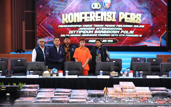 Polri Tangkap Buronan Interpol Beijing