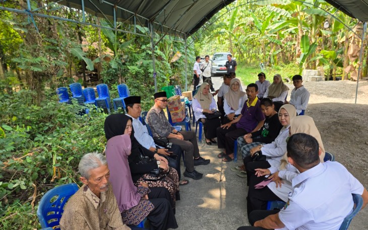 Gus Fahim Tawarkan Pendidikan Gratis bagi Putri Korban Gantung Diri