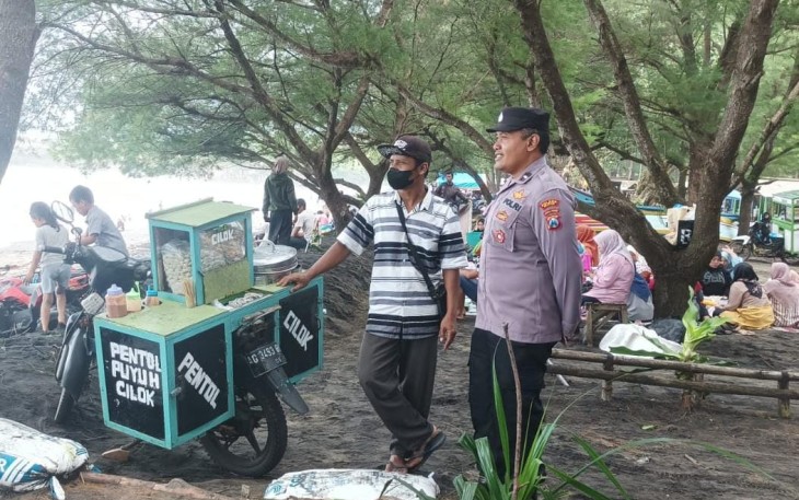 Layanan Pengamanan Polres Blitar Patroli Dialogis di Wisata Pantai Serang