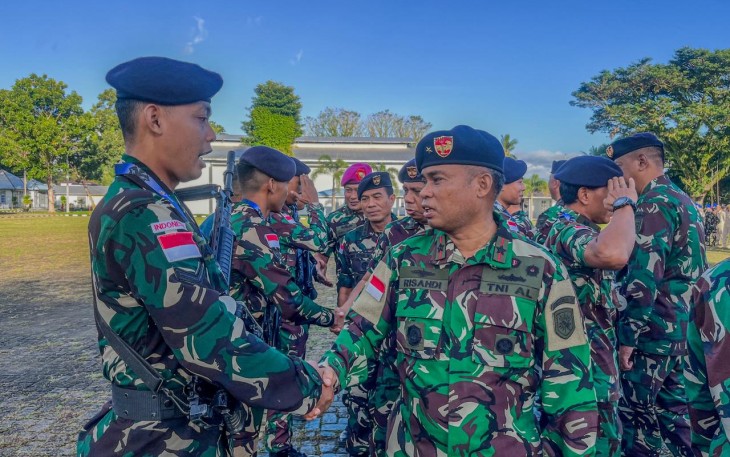 Prajurit Kodaeral lX Beri Penghormatan Bagi Sang Juara Lomba Lari