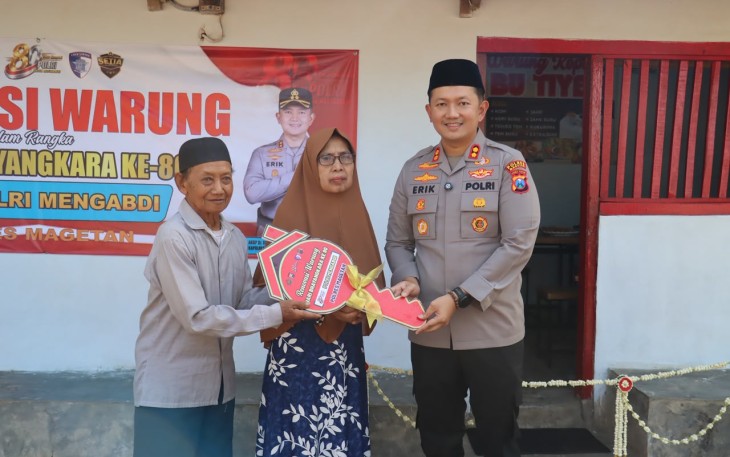 Polres Magetan Renovasi Warung Bu Tiyem di Hari Bhayangkara ke - 80