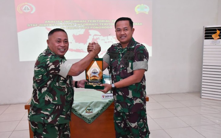 Komandan Kodim 0802/Ponorogo Letkol Arh Farauk Saputra, S.Sos.,MMDS mendampingi Tim dari Pusterad (Pusat Teritorial Angkatan Darat), Kamis (09/07/2026)